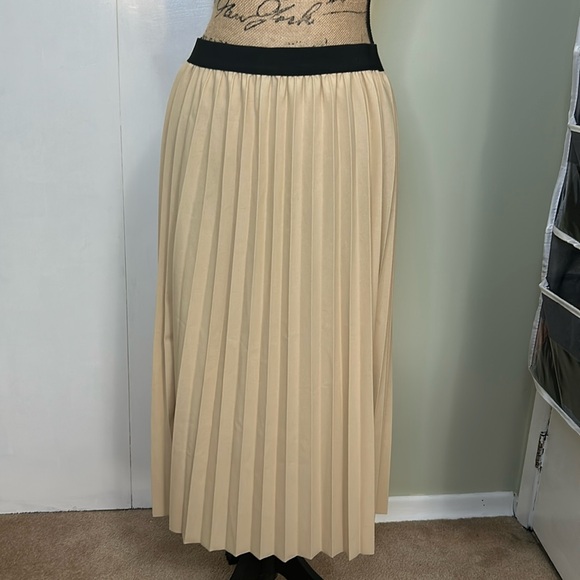 Unbranded pleated skirt - Picture 1 of 5